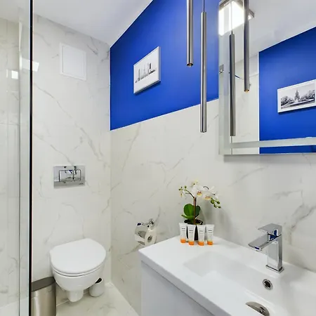 Unique For 2 People Wilanowska In By Renters شقة وارسو