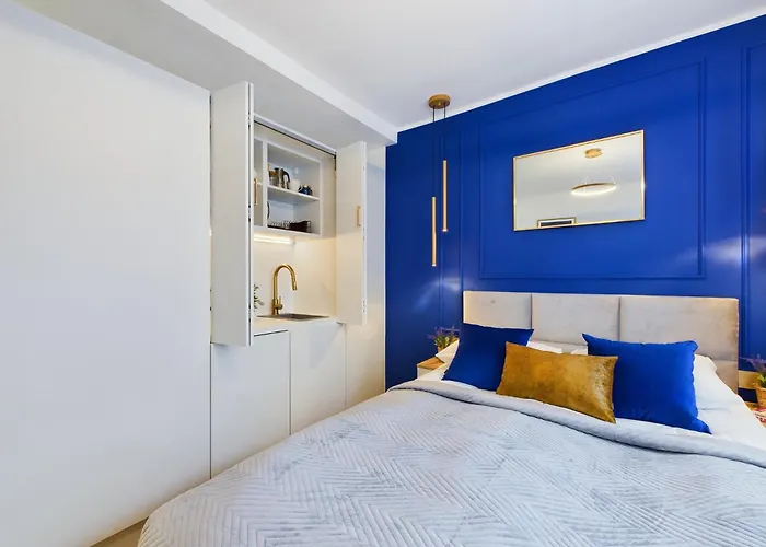 Unique For 2 People Wilanowska In By Renters شقة